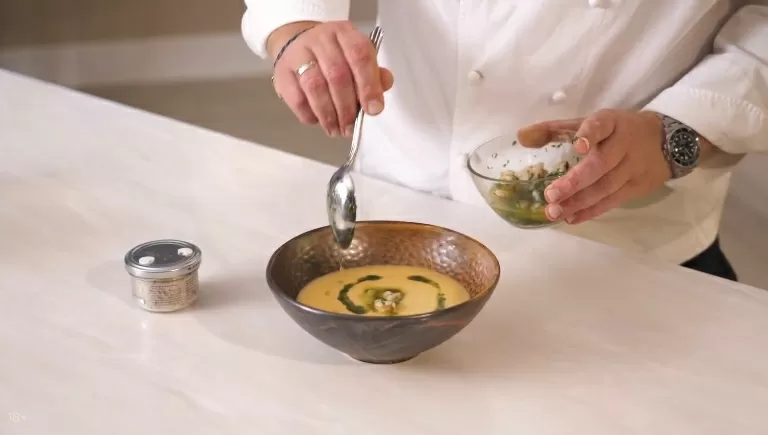 Тыквеннный крем-суп с креветками - рецепт от Константина Ивлева