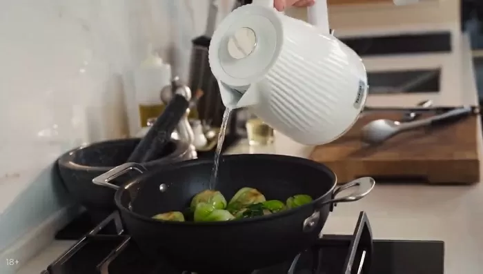 Капуста пак-чой с тофу и арахисом - рецепт от Константина Ивлева