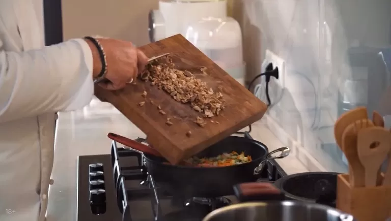 Щи с капустой и грибами - рецепт от Константина Ивлева