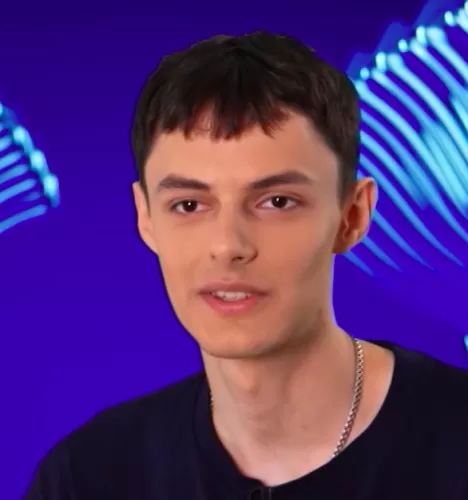 Егор Скляр — Шеф-кондитер, участник шоу «Полная посадка» с Ивлевым Егор Скляр — участник шоу «Полная посадка» с Ивлевым