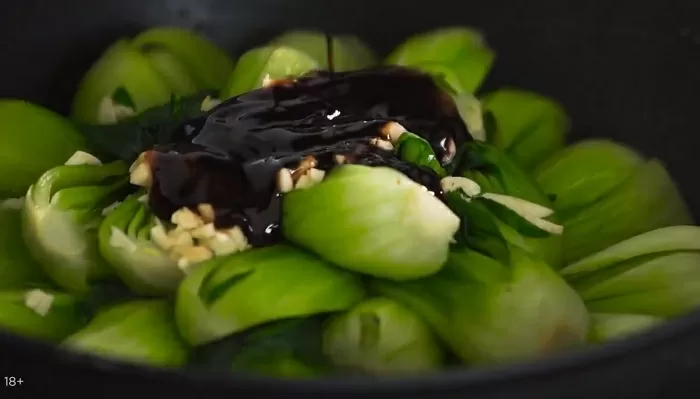 Капуста пак-чой с тофу и арахисом - рецепт от Константина Ивлева