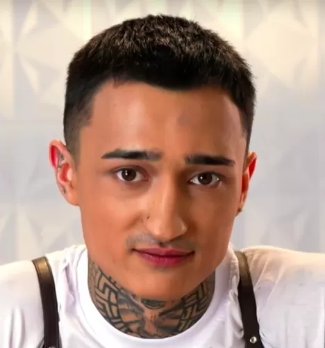 Данила Карманов — Повар, участник шоу «Молодые ножи» с Ивлевым Данила Карманов — участник шоу «Молодые ножи» с Ивлевым