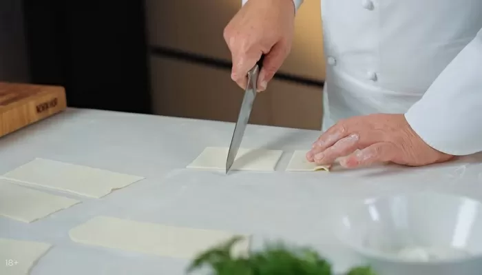 Хрустящие козетки с сосисками и сыром - рецепт от Константина Ивлева