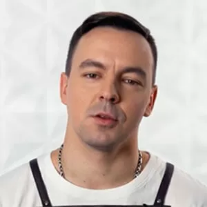 Георгий Бухарцев — , участник шоу «Молодые ножи» с Ивлевым Георгий Бухарцев — участник шоу «Молодые ножи» с Ивлевым