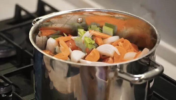 Суп биск из раков с креветками - рецепт от Константина Ивлева