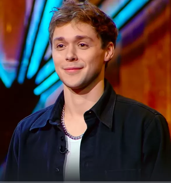 Владислав Прохоров — Актер, певец, участник шоу «Битва шефов. Звёзды» с Ивлевым Владислав Прохоров — участник шоу «Битва шефов. Звёзды» с Ивлевым