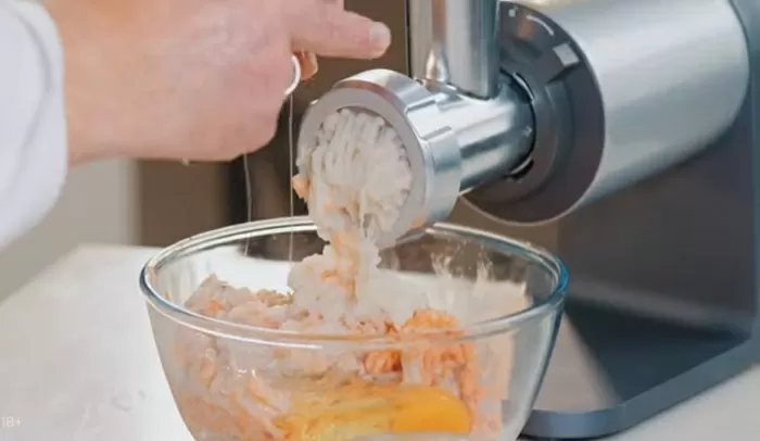 Шашлык из лосося, креветок и кальмаров - рецепт от Константина Ивлева