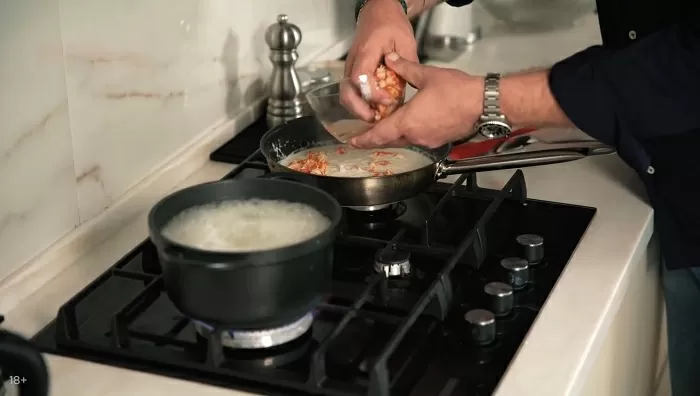 Паста с раковыми шейками и черной икрой - рецепт от Константина Ивлева
