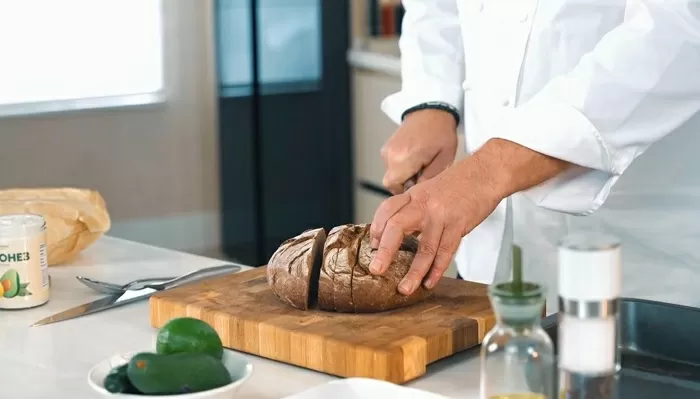 Сэндвич с лососем и авокадо - рецепт от Константина Ивлева