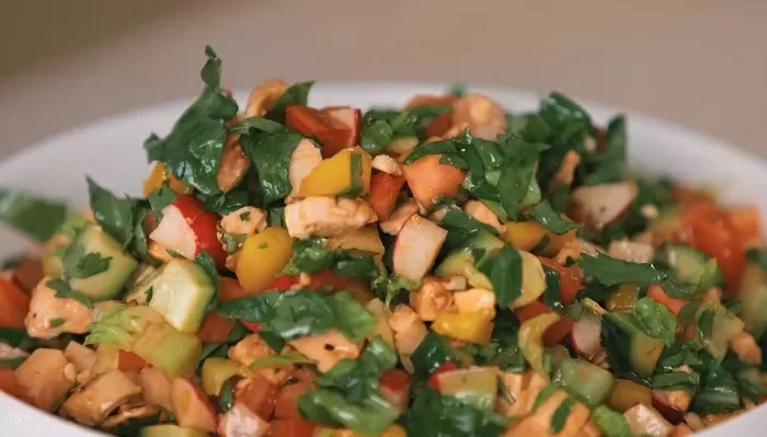 Салат из свежих овощей и курицы - рецепт от Константина Ивлева