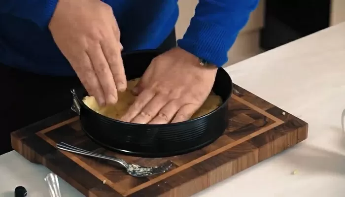 Картофельный пирог с грибами  - рецепт от Константина Ивлева