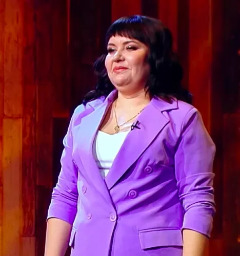 Алена Михайлова — Повар-кондитер, участник шоу «Битва шефов» с Ивлевым Алена Михайлова — участник шоу «Битва шефов» с Ивлевым