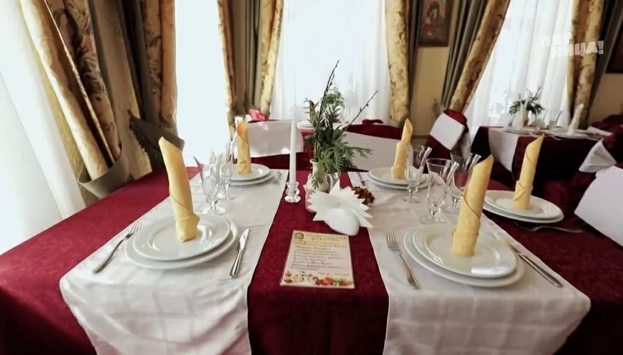 Почему Покровские ворота?