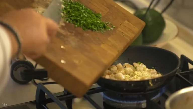 Тыквеннный крем-суп с креветками - рецепт от Константина Ивлева