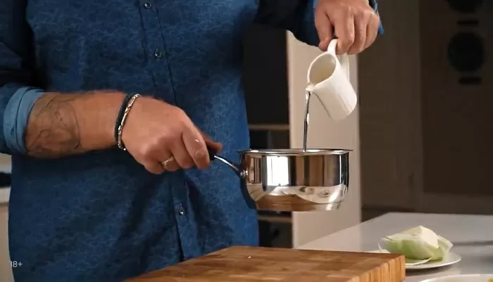 Капустно-картофельные котлеты с грибным соусом - рецепт от Константина Ивлева