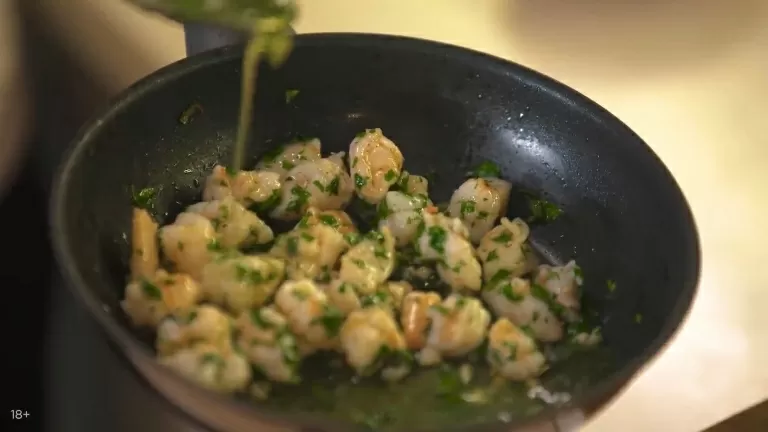 Тыквеннный крем-суп с креветками - рецепт от Константина Ивлева