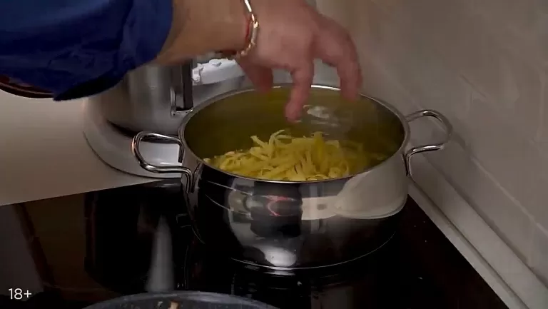 Паста с курицей в сливочном соусе - рецепт от Константина Ивлева