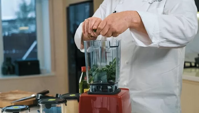 Лосось с цукини и песто - рецепт от Константина Ивлева