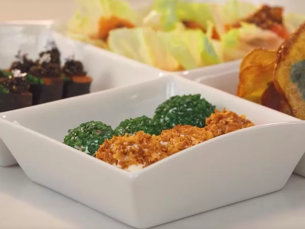 Конфеты из творожного сыра с креветками и зеленью - рецепт от Константина Ивлева