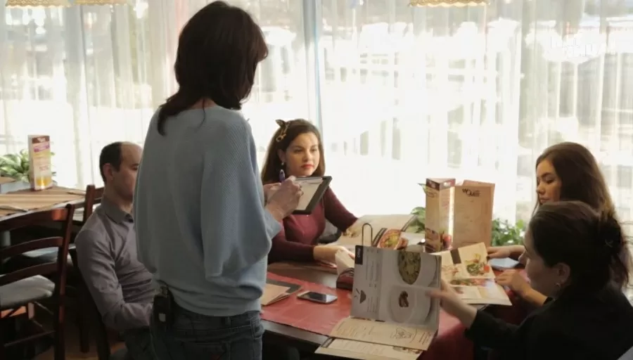 Справилось ли заведение WOM cafe с полной посадкой?