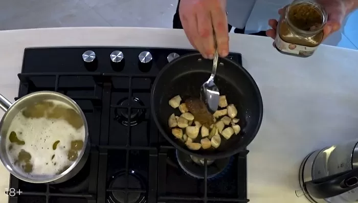 Пенне с курицей и грибами - рецепт от Константина Ивлева