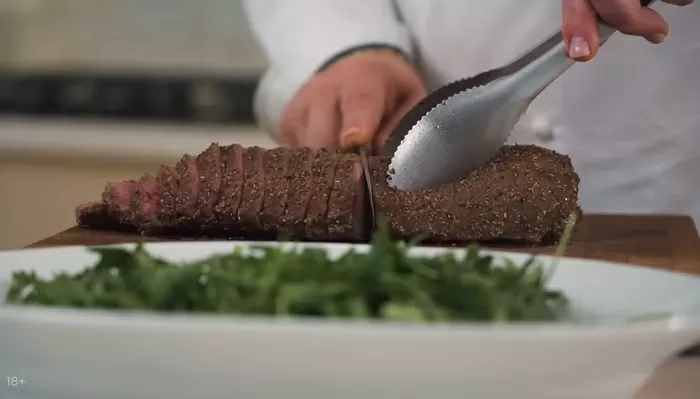 Ростбиф с кунжутным соусом - рецепт от Константина Ивлева