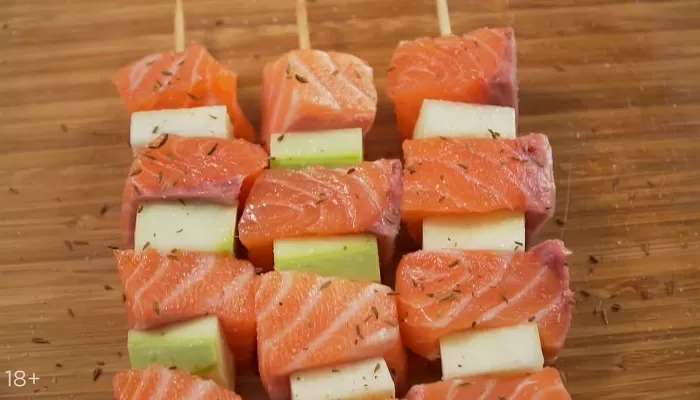 Шашлычки из семги - рецепт от Константина Ивлева