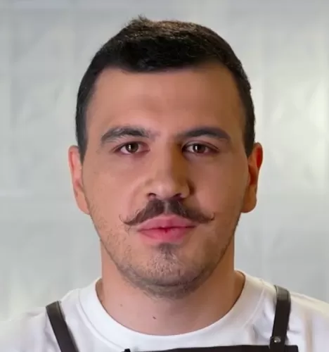 Кирилл Барков — Шеф-повар, участник шоу «Молодые ножи» с Ивлевым Кирилл Барков — участник шоу «Молодые ножи» с Ивлевым