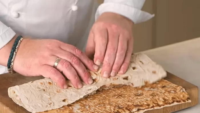 Горячий ролл в лаваше - рецепт от Константина Ивлева