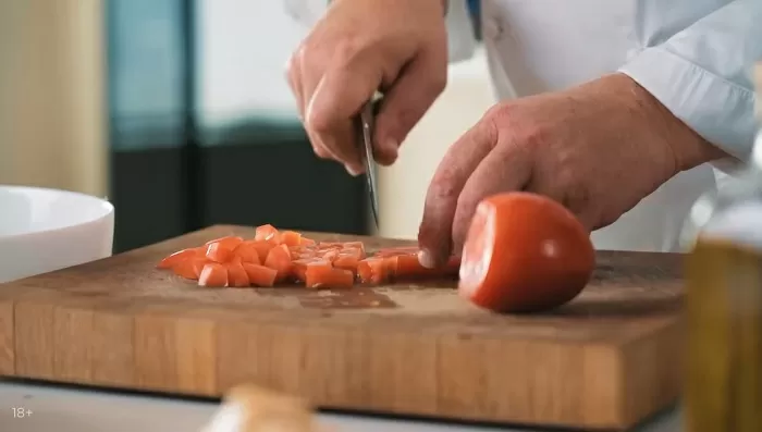 Салат из свежих овощей и курицы - рецепт от Константина Ивлева