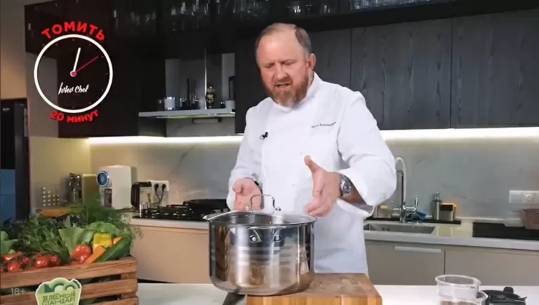 Тушеная капуста с копченостями  - рецепт от Константина Ивлева