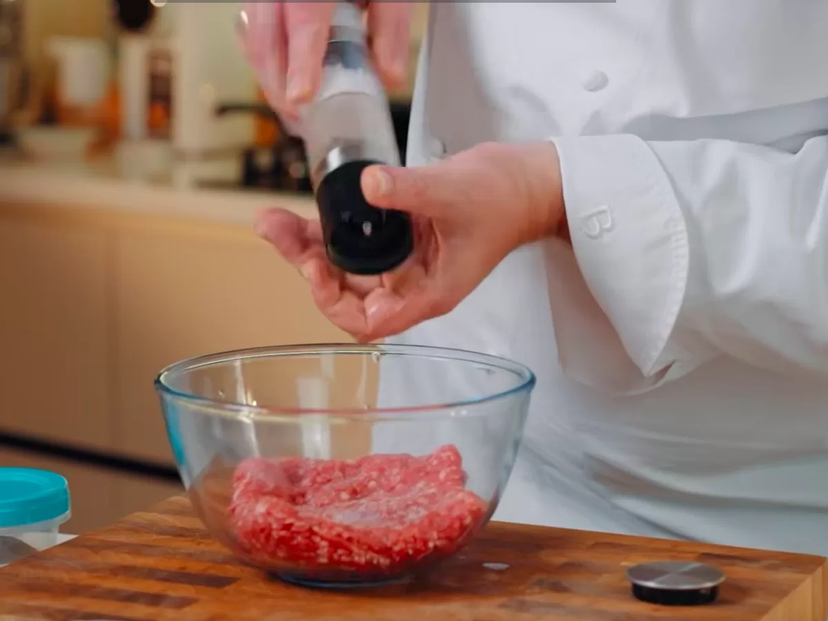 Бургер на греческий манер - рецепт от Константина Ивлева