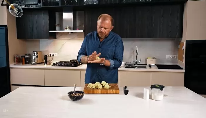 Капустно-картофельные котлеты с грибным соусом - рецепт от Константина Ивлева