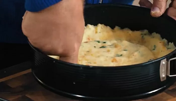 Картофельный пирог с грибами  - рецепт от Константина Ивлева