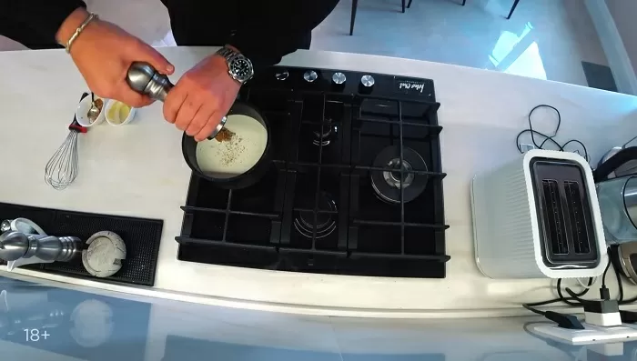 Мясной рулет с грибами - рецепт от Константина Ивлева