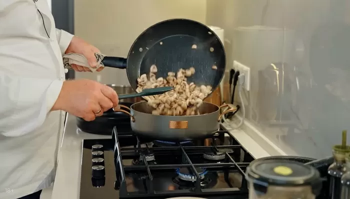 Бефстроганов в дачном стиле - рецепт от Константина Ивлева