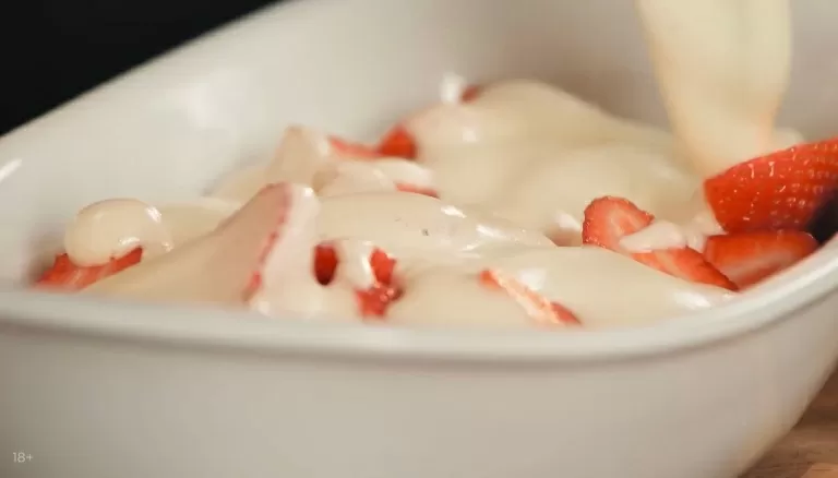 Клубника под соусом сабайон - рецепт от Константина Ивлева