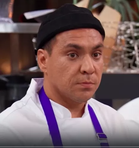 Руслан Хасанов — , участник шоу «Полная посадка» с Ивлевым Руслан Хасанов — участник шоу «Полная посадка» с Ивлевым