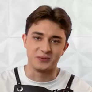 Илья Ткачев — , участник шоу «Молодые ножи» с Ивлевым Илья Ткачев — участник шоу «Молодые ножи» с Ивлевым