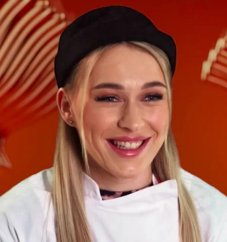 Любовь Райфшнайдер — Мастер-бровист, участник шоу «Полная посадка» с Ивлевым Любовь Райфшнайдер — участник шоу «Полная посадка» с Ивлевым