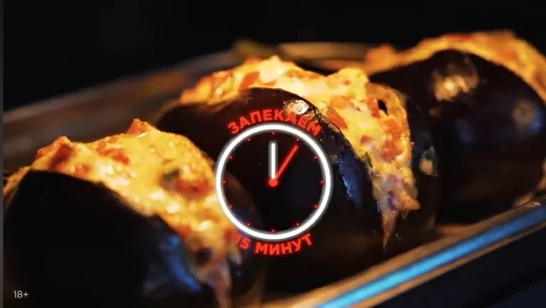 Битые баклажаны  с сыром и томатами - рецепт от Константина Ивлева