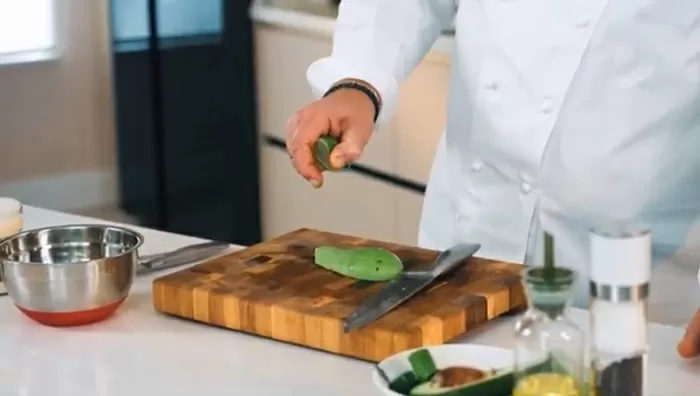 Сэндвич с лососем и авокадо - рецепт от Константина Ивлева