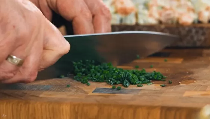 Сэндвич с лососем и авокадо - рецепт от Константина Ивлева