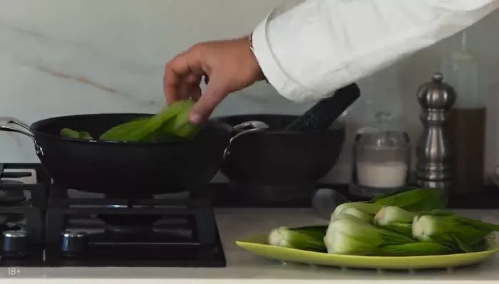 Капуста пак-чой с тофу и арахисом - рецепт от Константина Ивлева