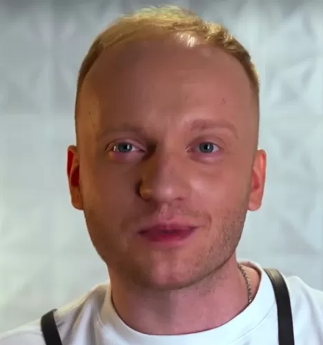 Кирилл Авдеев — Шеф-повар, участник шоу «Молодые ножи» с Ивлевым Кирилл Авдеев — участник шоу «Молодые ножи» с Ивлевым