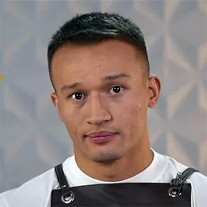 Азибек Кенжаев — , участник шоу «Молодые ножи» с Ивлевым Азибек Кенжаев — участник шоу «Молодые ножи» с Ивлевым