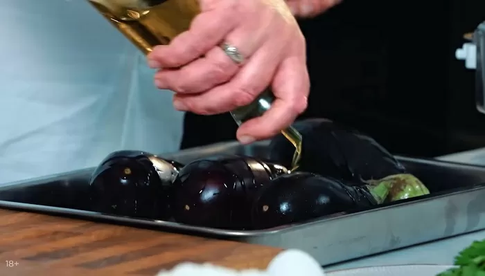 Бабагануш с хрустящими хлебцами - рецепт от Константина Ивлева