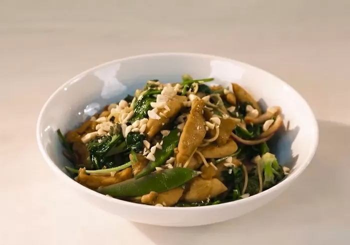 Лапша с курицей и овощами - рецепт от Константина Ивлева