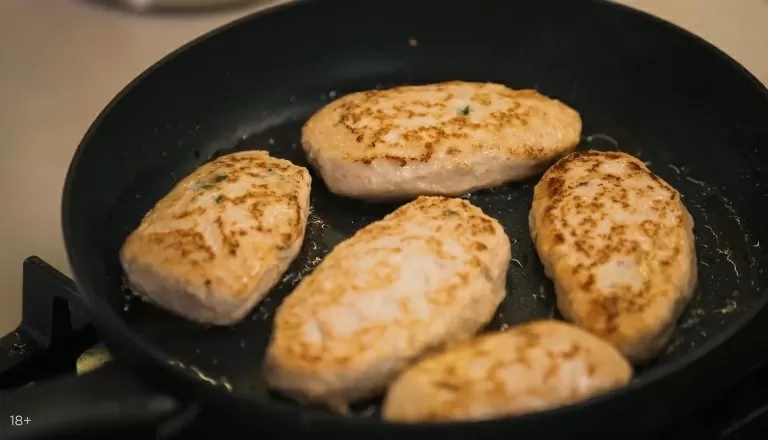 Куриные зразы с грибами и сыром - рецепт от Константина Ивлева