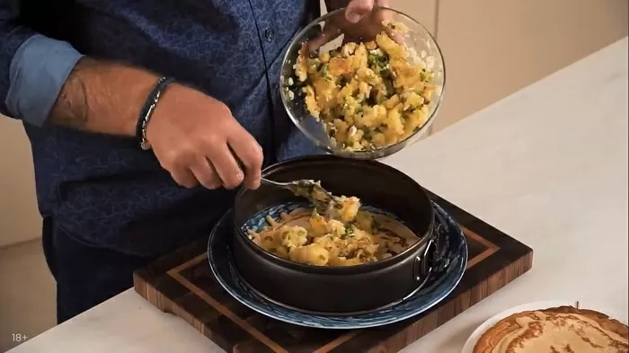 Блинный торт с картофелем и грибами - рецепт от Константина Ивлева